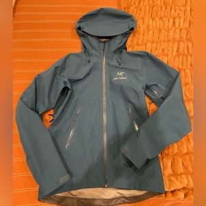 Arc’teryx mens Beta LT jacket